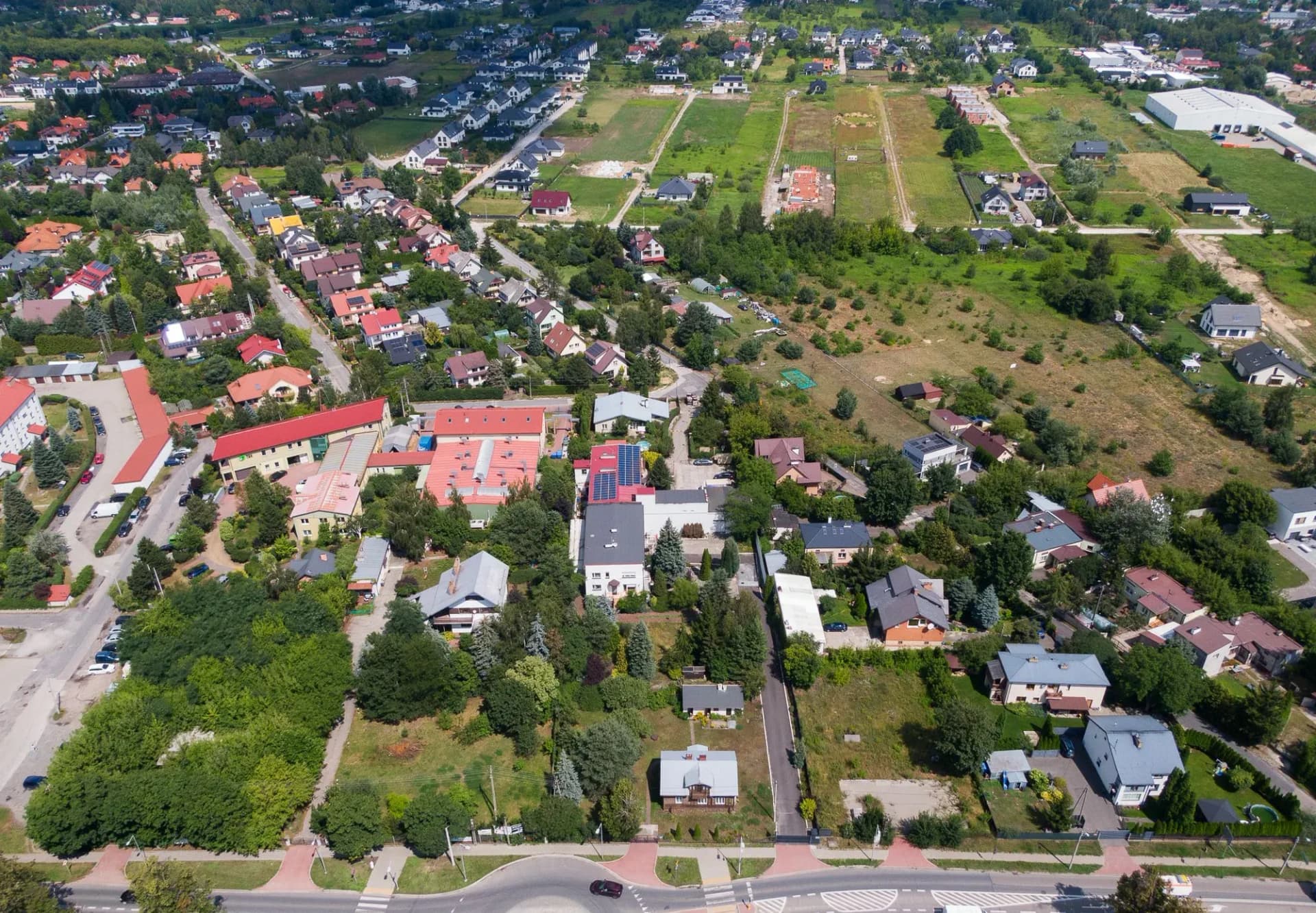 Działka z zabudową, dom, biura, magazyny, pow.działki 2131 m² - फ़ोटो 3
