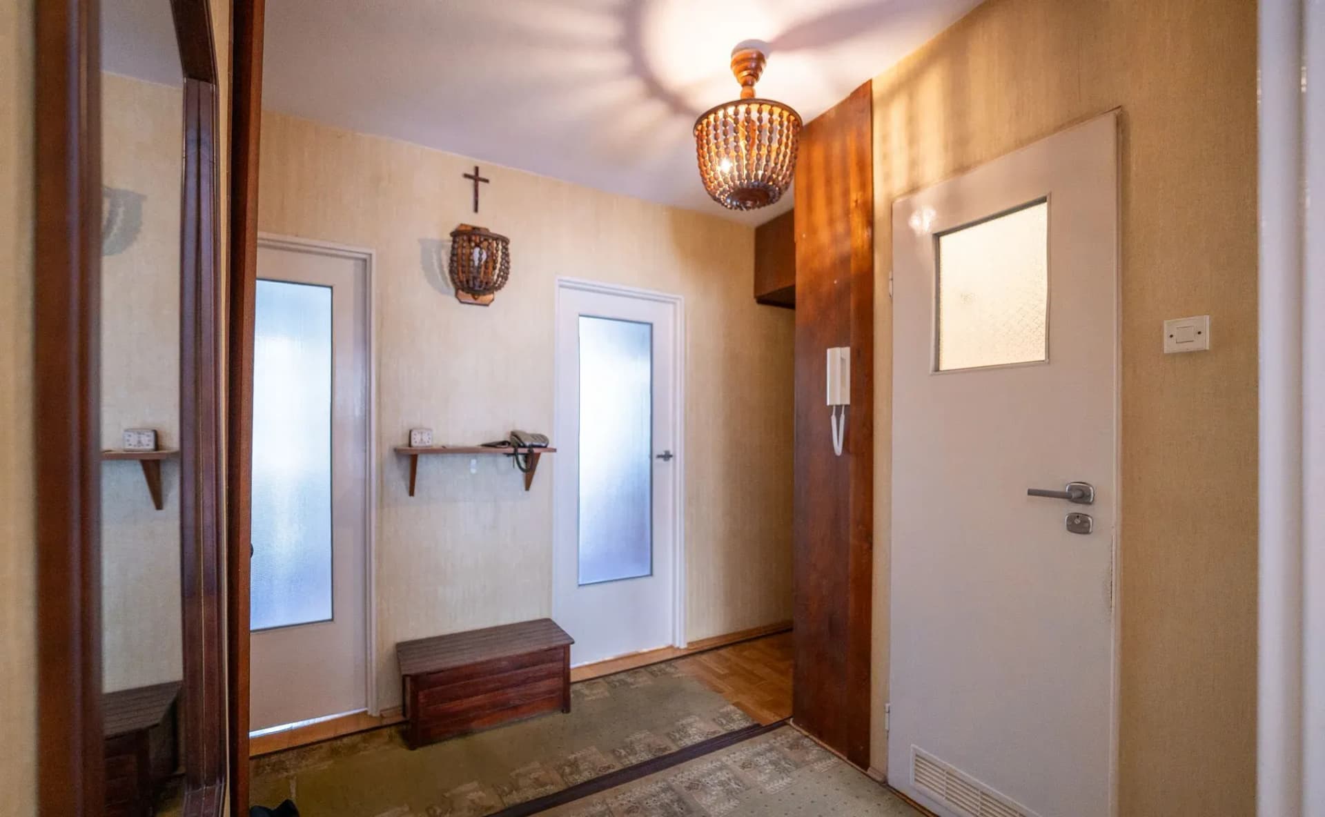 Mieszkanie otoczone zielenią z balkonem, idealne dla rodziny - zdjęcie 3