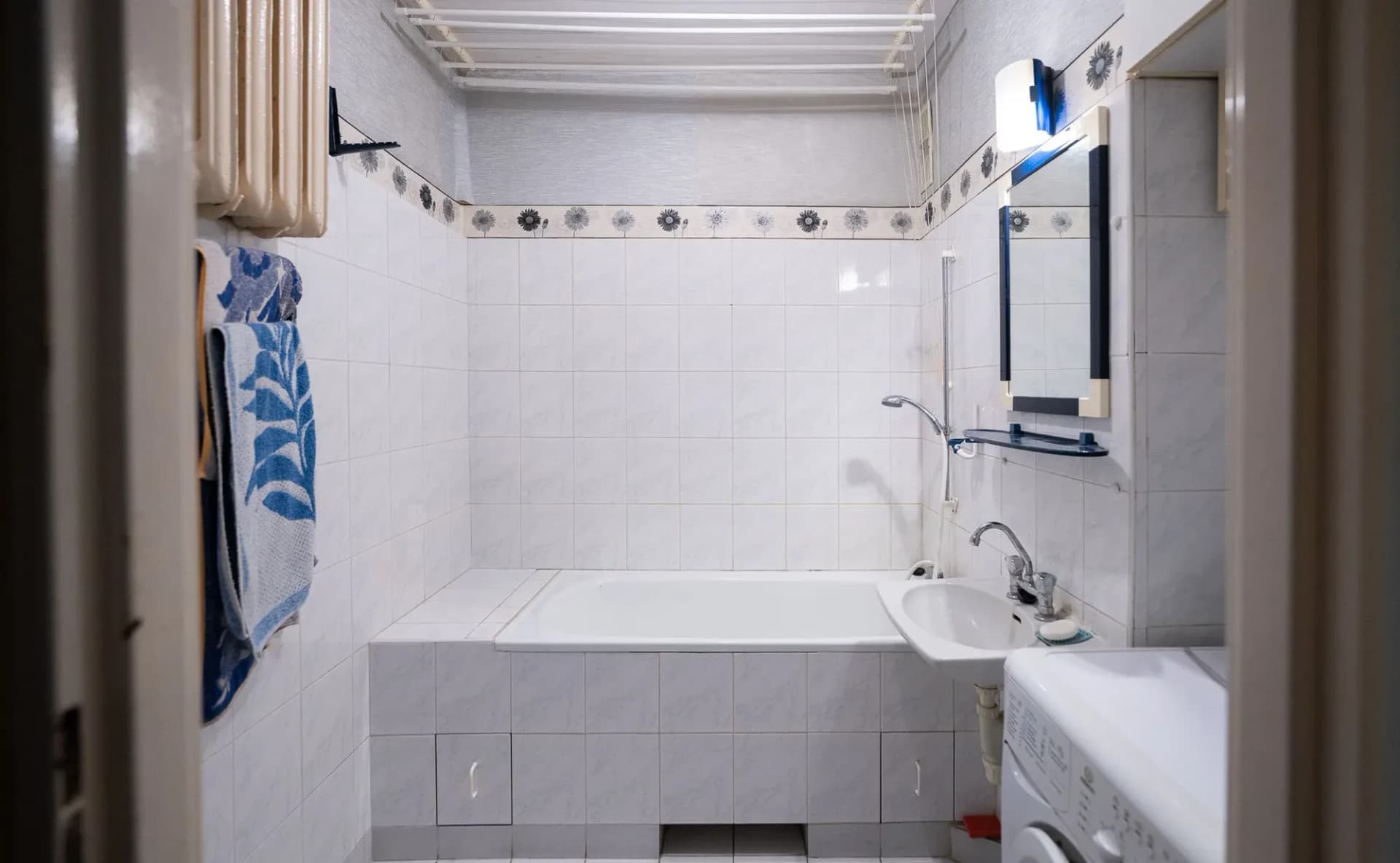 Mieszkanie otoczone zielenią z balkonem, idealne dla rodziny - zdjęcie 4