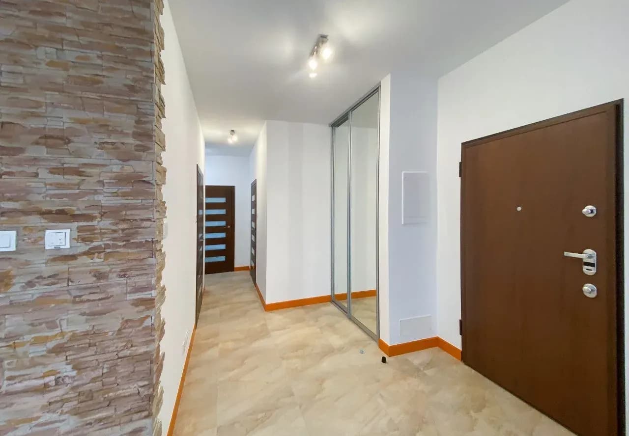 Trzypokojowe mieszkanie z ogródkiem i garażem - фото 6