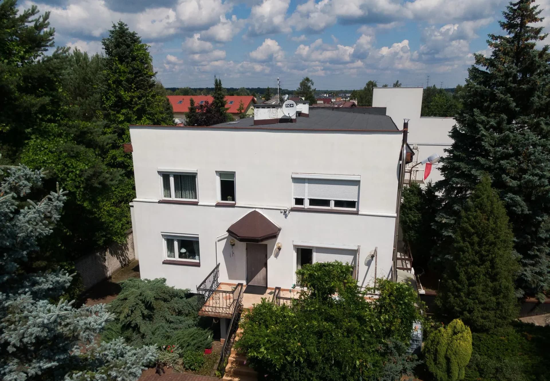 Działka z zabudową, dom, biura, magazyny, pow.działki 2131 m²