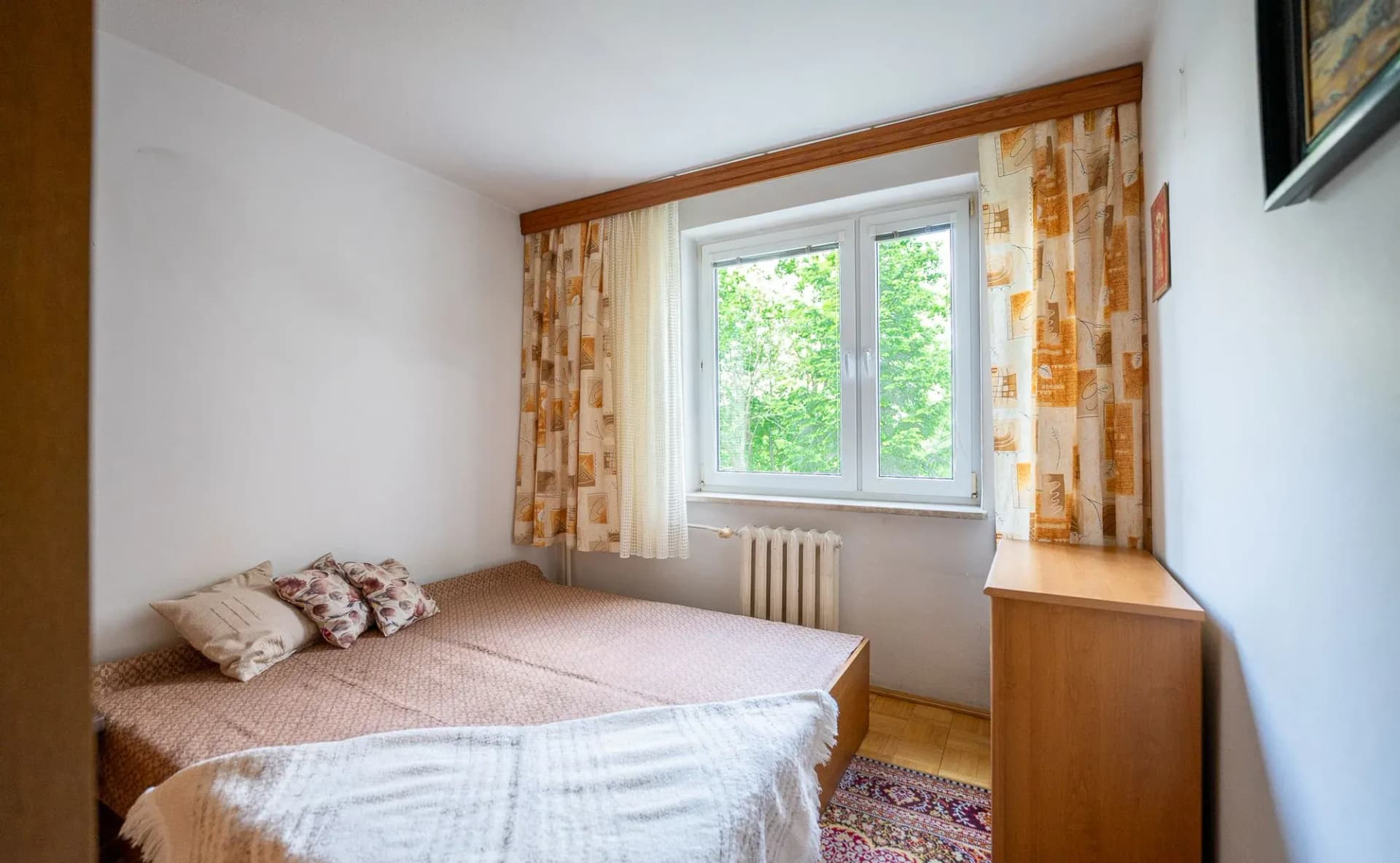 Mieszkanie otoczone zielenią z balkonem, idealne dla rodziny - zdjęcie 10