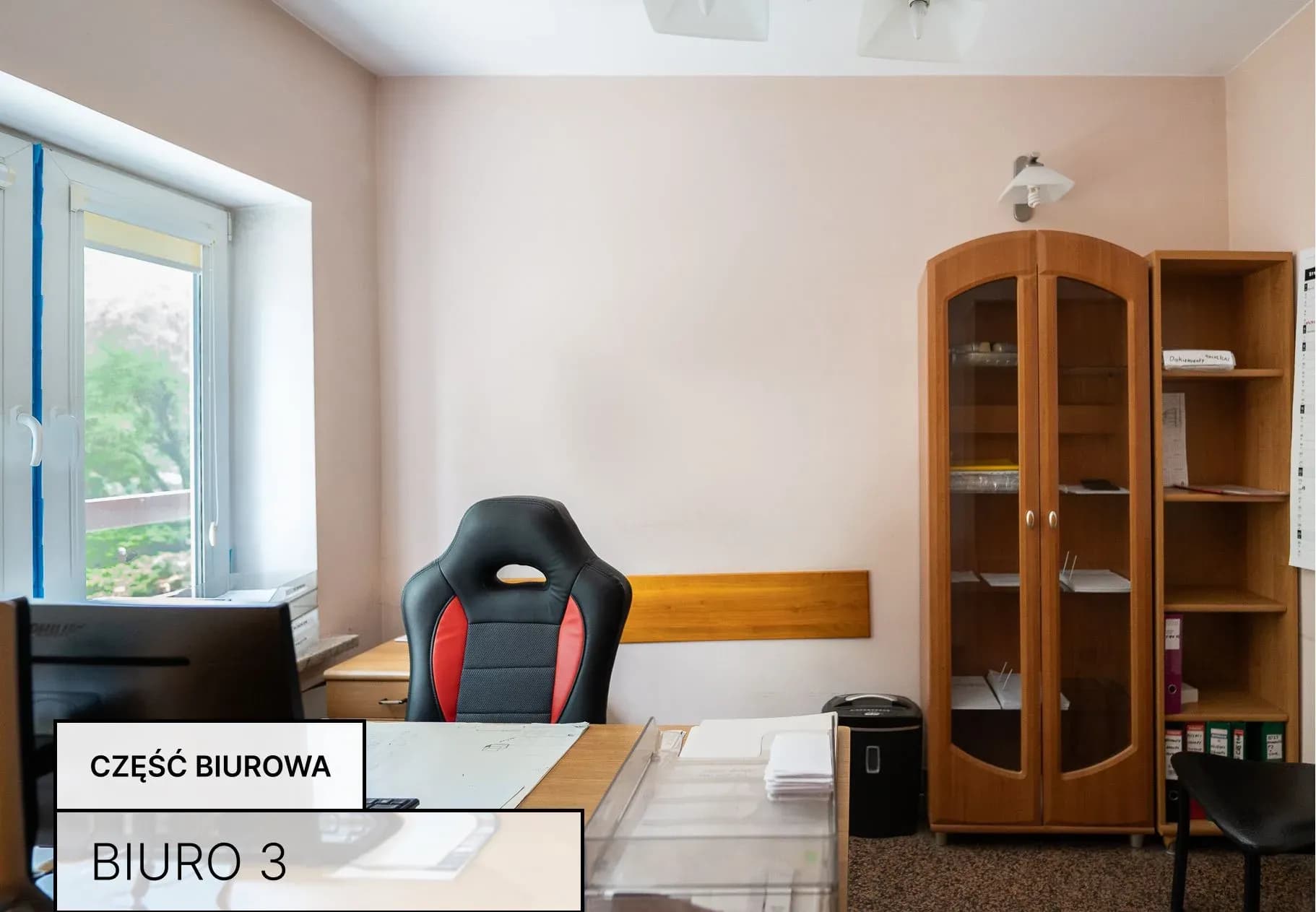 Działka z zabudową, dom, biura, magazyny, pow.działki 2131 m² - फ़ोटो 12